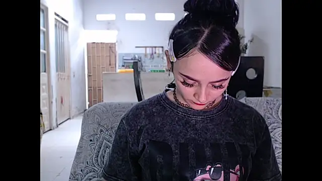 kitty22  online show from 04/27/26, 03:21
