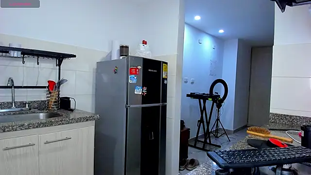 Snapshot of AbrilStivenson_ chatting on 02/19/25, 02:12 AbrilStivenson online show from 02/19/25, 02:12