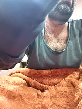 Snapshot of lund_lol chatting on 12/17/25, 01:55 lund lol online show from 12/17/25, 01:55