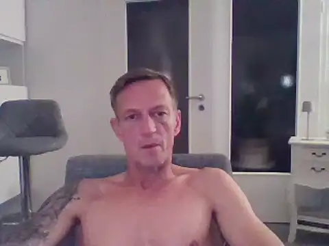 Snapshot of dirks71 chatting on 03/11/25, 06:30 dirks71 online show from 03/11/25, 06:30