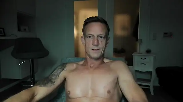 Snapshot of dirks71 chatting on 10/20/25, 05:02 dirks71 online show from 10/20/25, 05:02