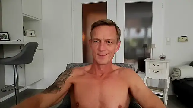 Snapshot of dirks71 chatting on 11/06/25, 11:22 dirks71 online show from 11/06/25, 11:22