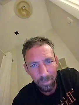 Snapshot of Treemandude chatting on 11/23/25, 11:04 Treemandude online show from 11/23/25, 11:04