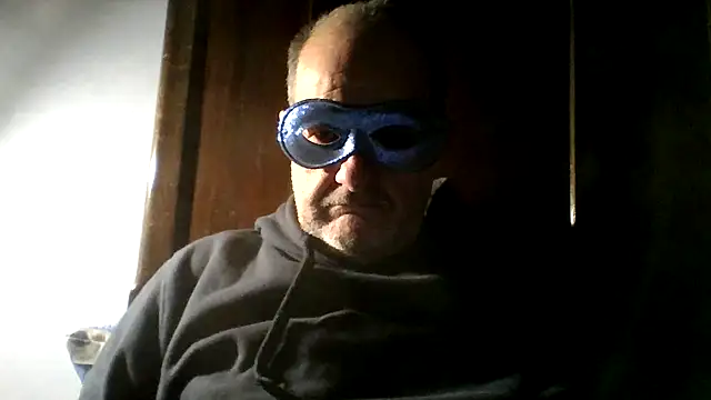 Snapshot of Geppo5911 chatting on 12/22/24, 04:59 Geppo5911 online show from 12/22/24, 04:59