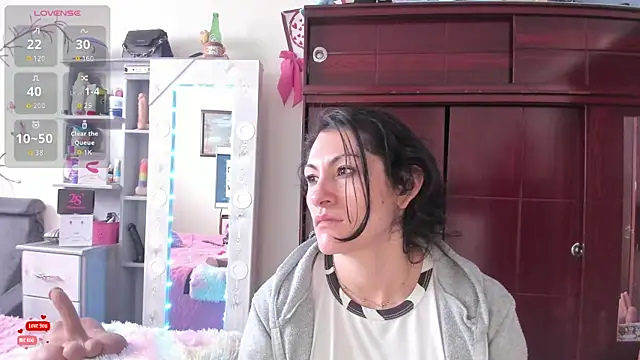 Snapshot of Rapunzeell_ chatting on 06/18/26, 02:21 Rapunzeell online show from 06/18/26, 02:21