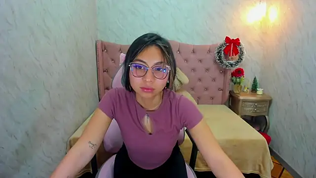 Snapshot of XSmaggiiee chatting on 12/24/24, 04:11 XSmaggiiee online show from 12/24/24, 04:11