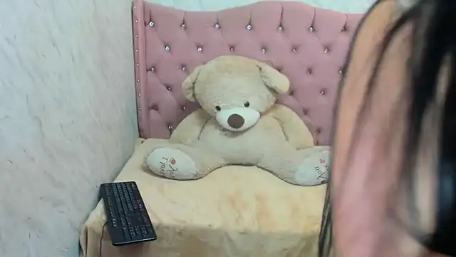 Snapshot of XSmaggiiee chatting on 01/04/25, 05:05 XSmaggiiee online show from 01/04/25, 05:05