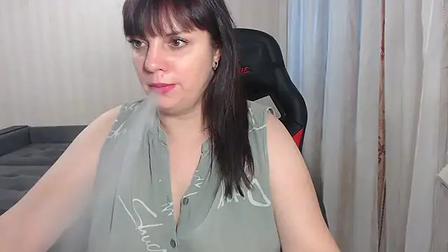 Snapshot of Jane_Luste chatting on 01/24/25, 01:36 Jane Luste online show from 01/24/25, 01:36