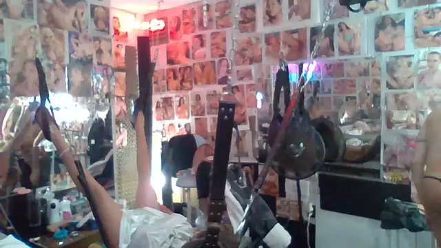 luvs2cumm69 online show from 05/12/26, 08:00