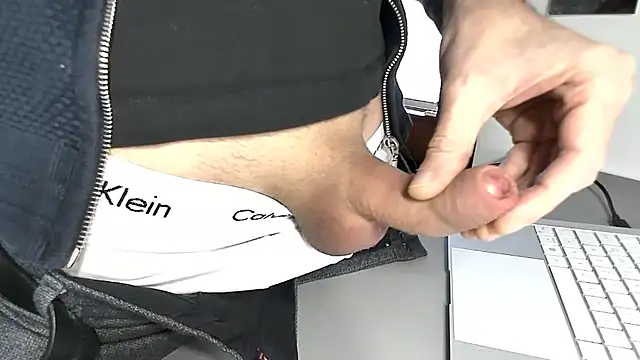 Snapshot of sperma_tributes chatting on 01/07/26, 08:06 sperma tributes online show from 01/07/26, 08:06