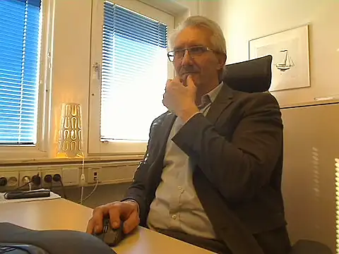 Snapshot of tom-swede chatting on 04/09/26, 02:33 tom-swede online show from 04/09/26, 02:33