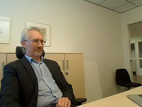 Snapshot of tom-swede chatting on 04/13/26, 03:28 tom-swede online show from 04/13/26, 03:28