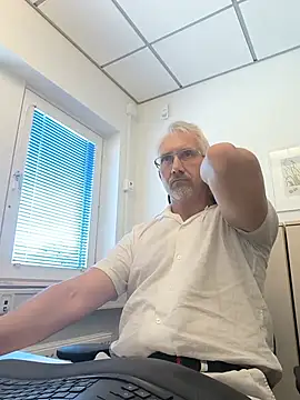Snapshot of tom-swede chatting on 07/21/26, 10:28 tom-swede online show from 07/21/26, 10:28