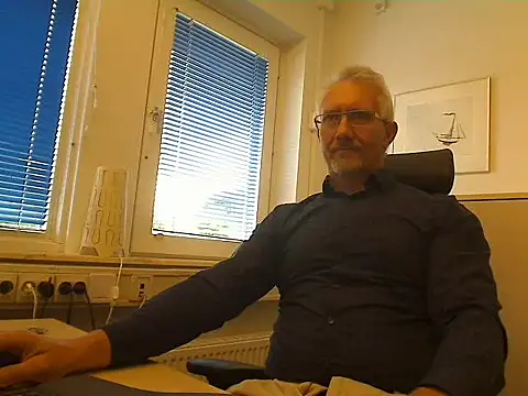 Snapshot of tom-swede chatting on 07/27/26, 02:13 tom-swede online show from 07/27/26, 02:13