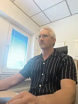 Snapshot of tom-swede chatting on 08/04/26, 02:30 tom-swede online show from 08/04/26, 02:30
