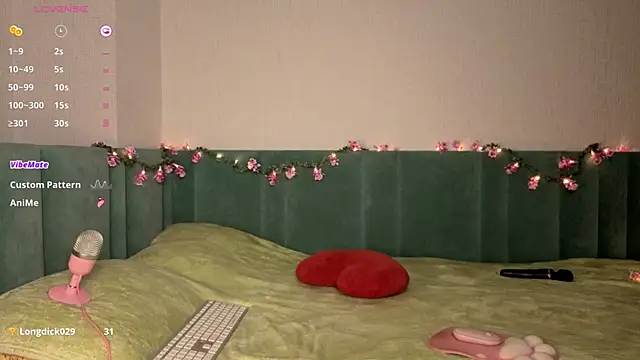 Snapshot of PrettyLilie chatting on 11/26/25, 12:28 PrettyLilie online show from 11/26/25, 12:28