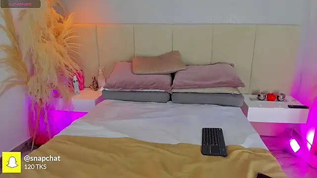 Snapshot of sofia_pamela chatting on 11/18/25, 06:56 sofia pamela online show from 11/18/25, 06:56