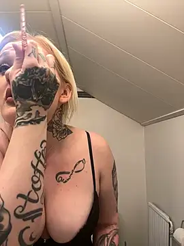 QueenOfFknBj online show from 01/13/25, 03:47