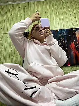 Snapshot of sara_winehouse1 chatting on 04/24/26, 03:53 sara winehouse1 online show from 04/24/26, 03:53