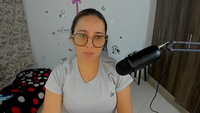 Snapshot of isa_loves_cum chatting on 04/28/26, 11:43 isa loves cum online show from 04/28/26, 11:43
