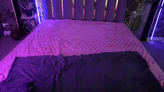 RosieMoons online show from 11/16/25, 08:25