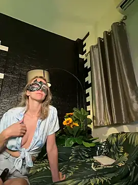 Snapshot of IzanamiTime chatting on 12/27/24, 03:42 IzanamiTime online show from 12/27/24, 03:42