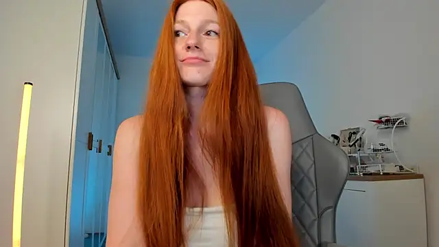 Snapshot of Aliceginger99 chatting on 06/26/26, 01:37 Aliceginger99 online show from 06/26/26, 01:37