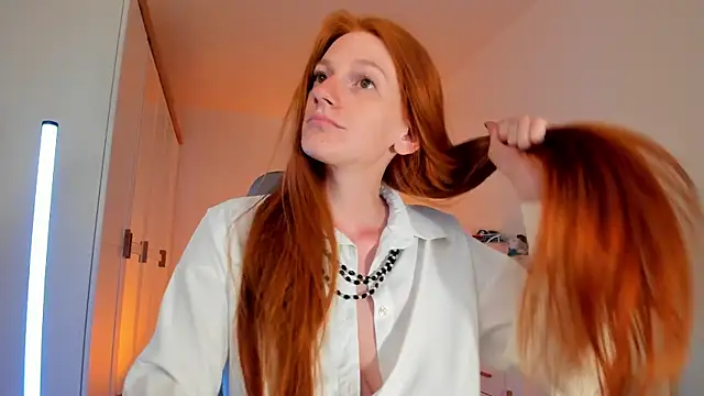 Snapshot of Aliceginger99 chatting on 07/10/26, 01:14 Aliceginger99 online show from 07/10/26, 01:14