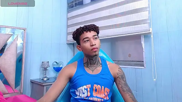 sexy blacks  online show from 09/10/25, 11:43