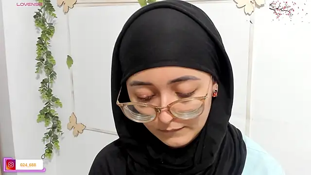 Snapshot of aysel_elid chatting on 04/18/26, 10:10 aysel elid online show from 04/18/26, 10:10