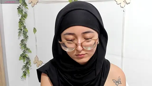 Snapshot of aysel_elid chatting on 04/24/26, 10:23 aysel elid online show from 04/24/26, 10:23