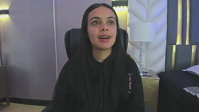 ChloeHarper  online show from 02/04/26, 11:38