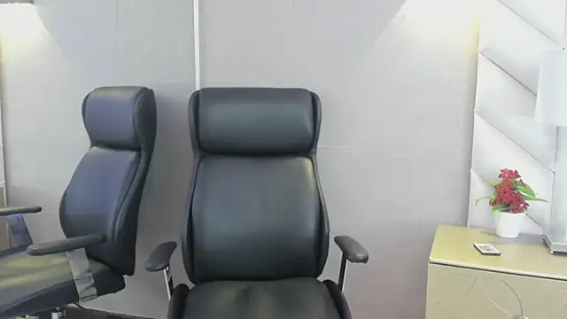 Snapshot of ChloeHarper_ chatting on 03/12/26, 11:38 ChloeHarper online show from 03/12/26, 11:38