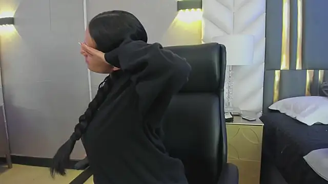 Snapshot of ChloeHarper_ chatting on 03/26/26, 11:49 ChloeHarper online show from 03/26/26, 11:49