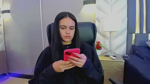 Snapshot of ChloeHarper_ chatting on 04/14/26, 11:49 ChloeHarper online show from 04/14/26, 11:49