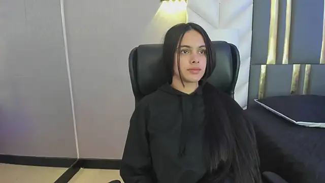 ChloeHarper  online show from 04/28/26, 11:37