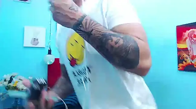 Snapshot of master_monstercock_ chatting on 12/06/24, 01:00 master monstercock online show from 12/06/24, 01:00