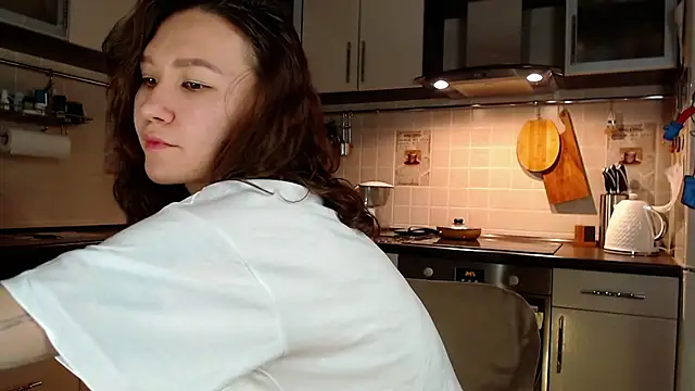 Snapshot of Kelly_Yon chatting on 12/28/24, 08:47 Kelly Yon online show from 12/28/24, 08:47