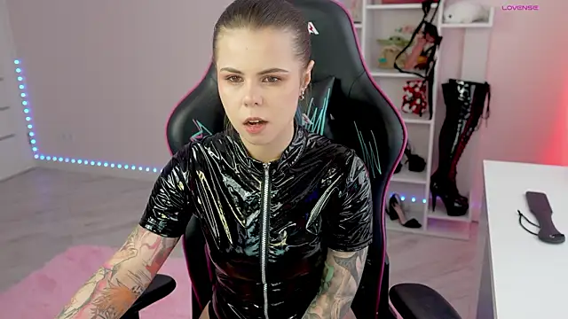 Snapshot of Latex_Kitty chatting on 03/25/26, 02:23 Latex Kitty online show from 03/25/26, 02:23