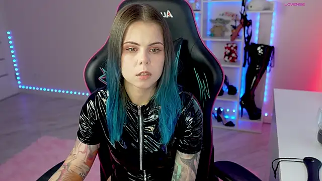 Snapshot of Latex_Kitty chatting on 03/27/26, 04:18 Latex Kitty online show from 03/27/26, 04:18