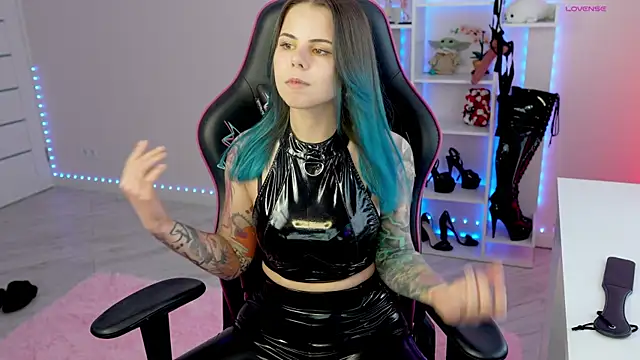 Snapshot of Latex_Kitty chatting on 04/02/26, 02:26 Latex Kitty online show from 04/02/26, 02:26