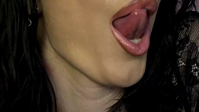 Snapshot of ViviRuth chatting on 02/28/25, 12:42 ViviRuth online show from 02/28/25, 12:42