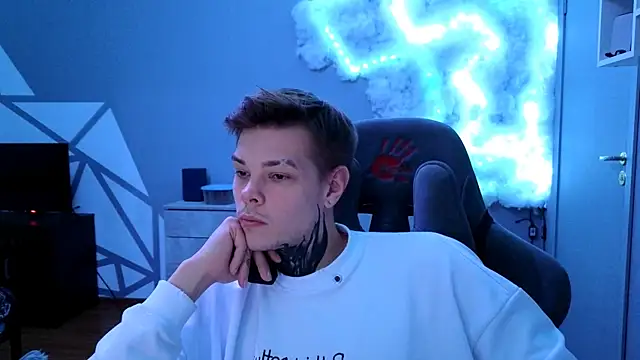 DENIS HERE online show from 12/03/24, 12:38