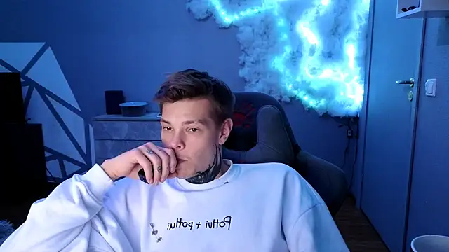 DENIS HERE online show from 12/03/24, 03:44