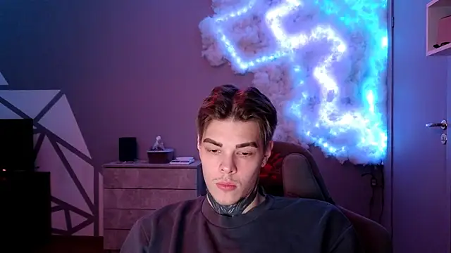 DENIS HERE online show from 12/05/24, 12:22