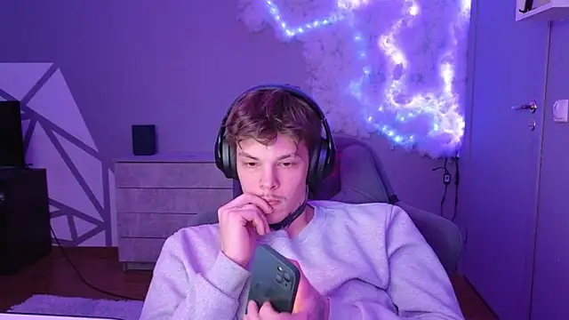 DENIS HERE online show from 12/19/24, 04:35