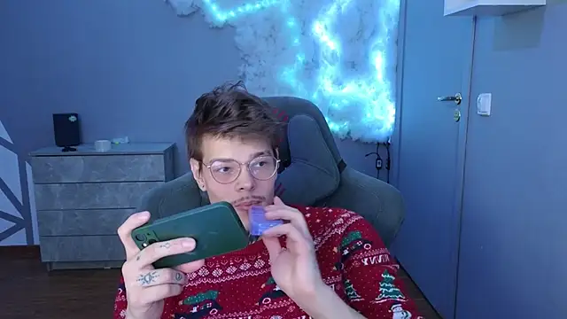 DENIS HERE online show from 12/31/24, 06:13