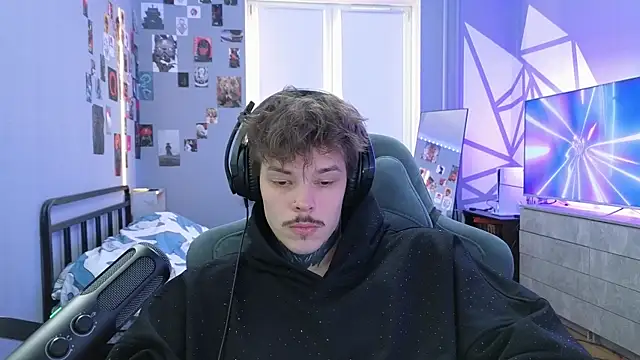 DENIS HERE online show from 02/04/25, 01:16