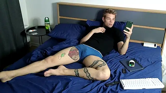 DENIS HERE online show from 09/27/25, 04:23