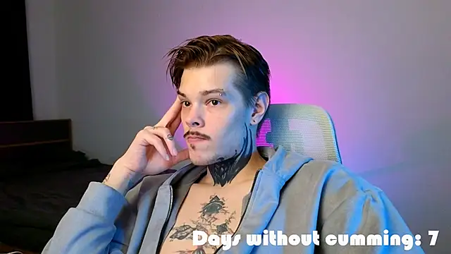 Snapshot of DENIS_HERE chatting on 03/24/26, 11:32 DENIS HERE online show from 03/24/26, 11:32